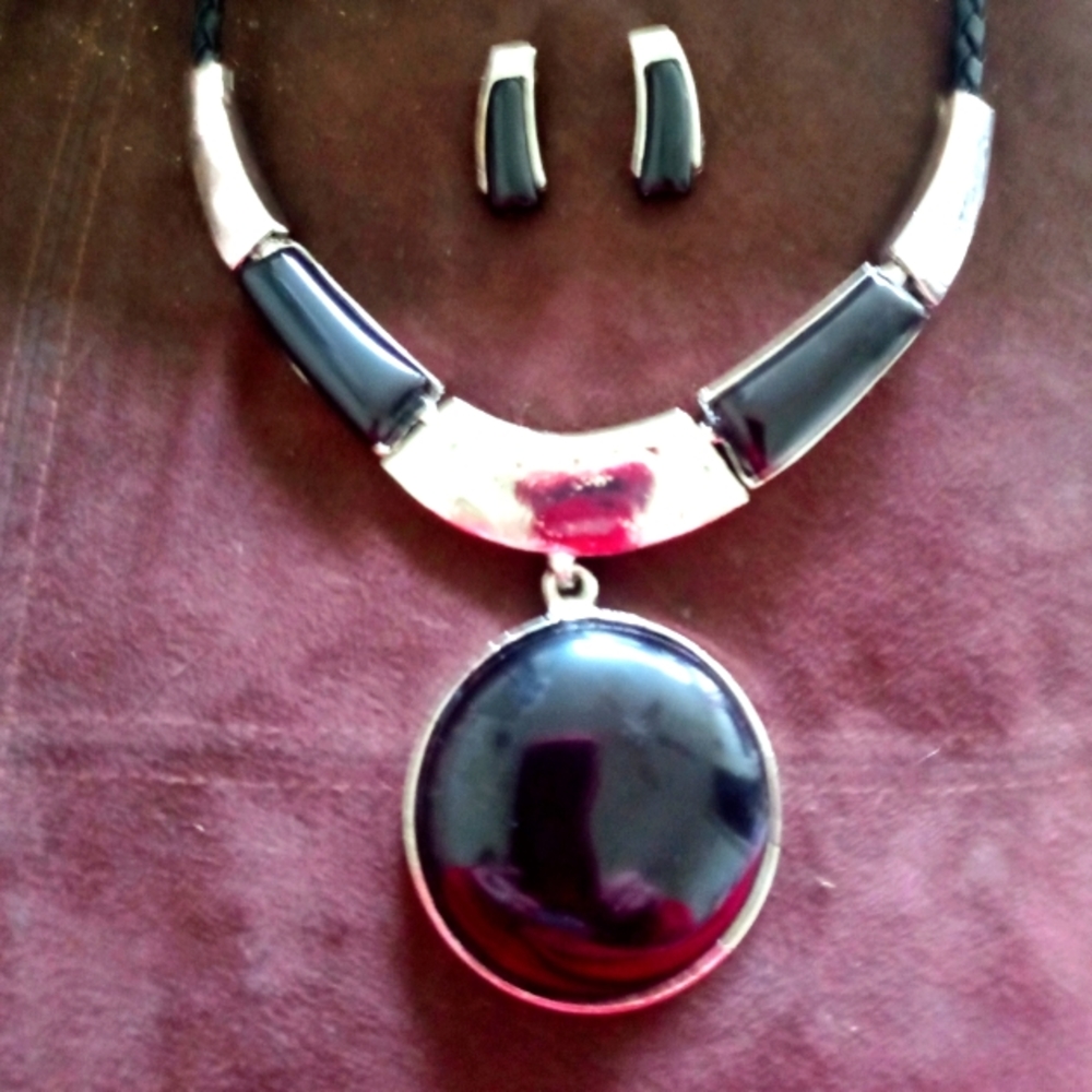 *LIKE NEW* WOMEN'S BOLD BLACK & SILVERTONE SET W/DUAL BRAIDED LEATHER CORDS